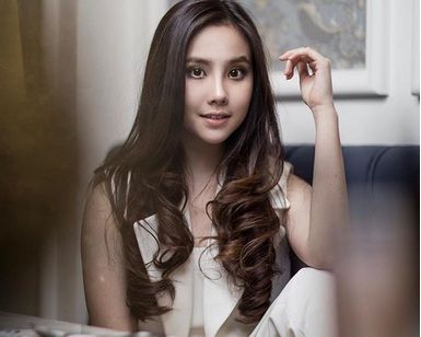 Perayaan Natal dan Tahun Baru, Agatha Chelsea Liburan ke Eropa 