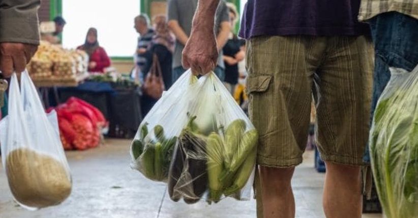 Plastik Hitam Berbahaya untuk Makanan, Bagaimana dengan yang Putih?