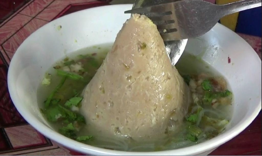 Unik, Bakso Tumpeng Bertelur Diburu Pencinta Kuliner