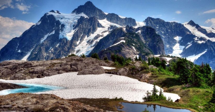 7 Puncak Gunung Menakjubkan di Indonesia, Tertinggi Dilapisi Salju