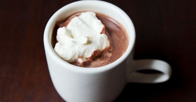 Cuaca Dingin Enaknya Cicipi Hot Chocolate dan Lemon Sponge Cups