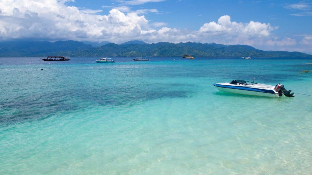 Pariwisata Bali Terganggu Erupsi Gunung Agung, Turis Incar Lombok