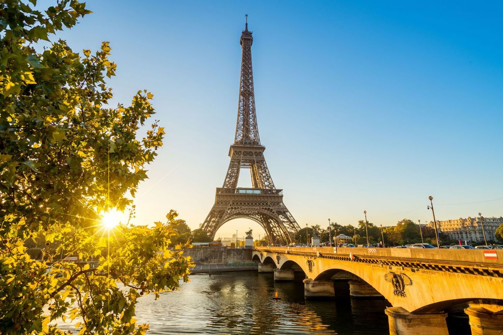 Menikmati Prancis dari Menara Eiffel sampai Pegunungan Alpen