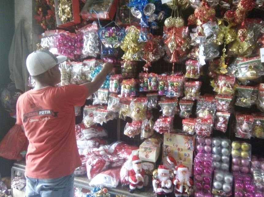 Berburu Pernak-pernik Natal di Jakarta, Termurah Pasar Asemka