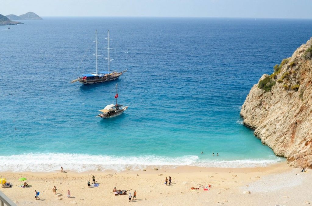 Lima Pantai Berpasir Putih di Medan, Keindahannya Tak Kalah dari Bali