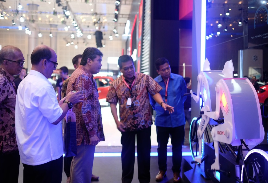 Toyota Kenalkan Teknologi Hybrid di Surabaya