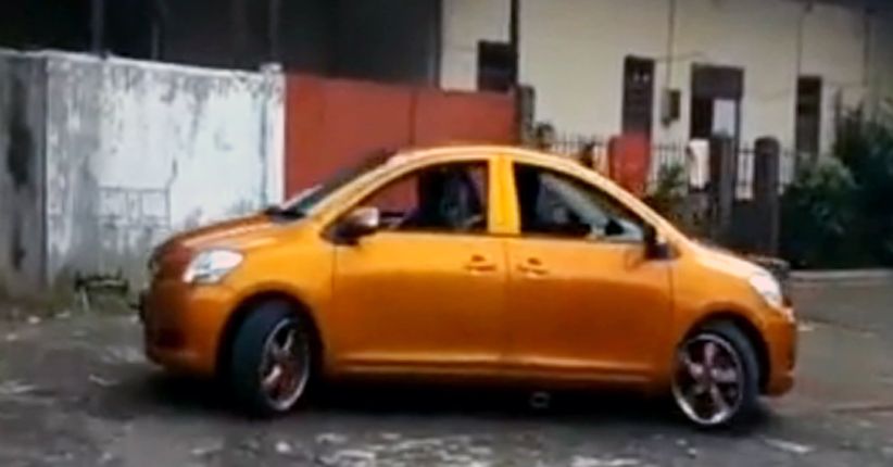 Modifikasi Mobil Bermuka Dua Hebohkan Warganet