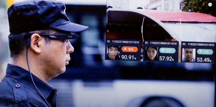 Polisi China Perluas Program Kacamata Pengenal Wajah
