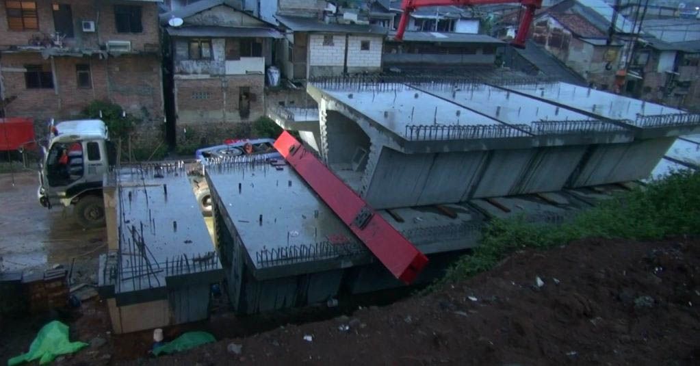 Crane Roboh Timpa Pekerja di Matraman, 4 Tewas