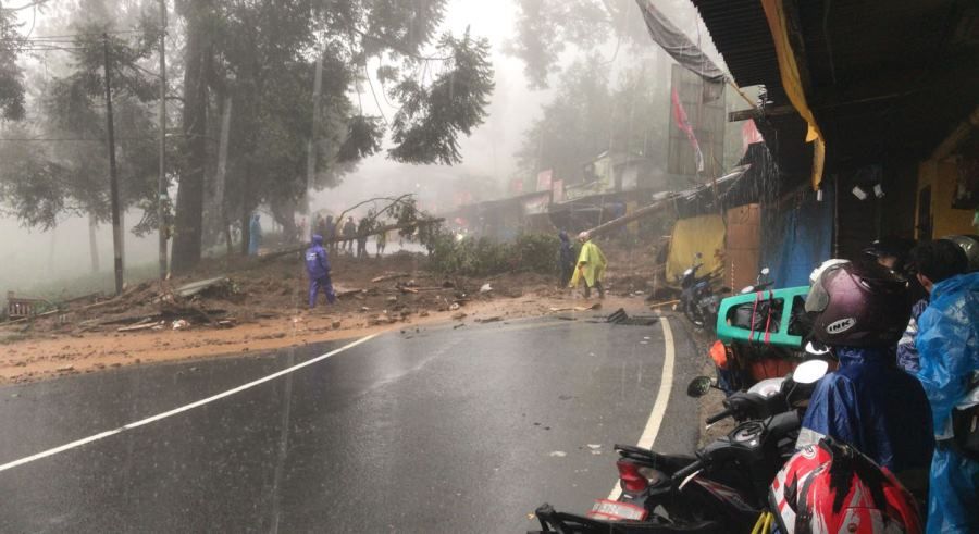 Hujan Deras Sehari Picu Kekacauan Dimana-Mana, Ini Daftarnya 
