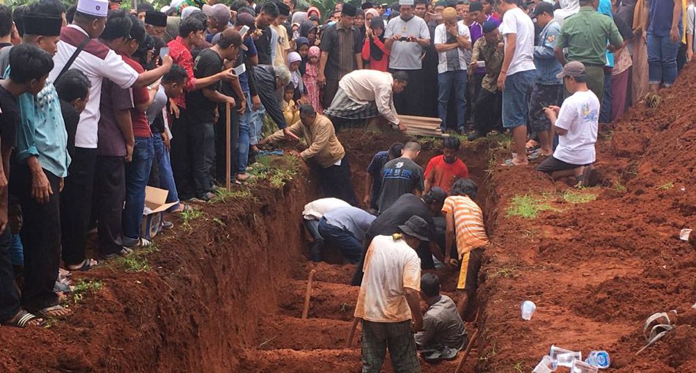 Tiba Paling Awal, 1 Jenazah Sudah Dimakamkan di TPU Legoso