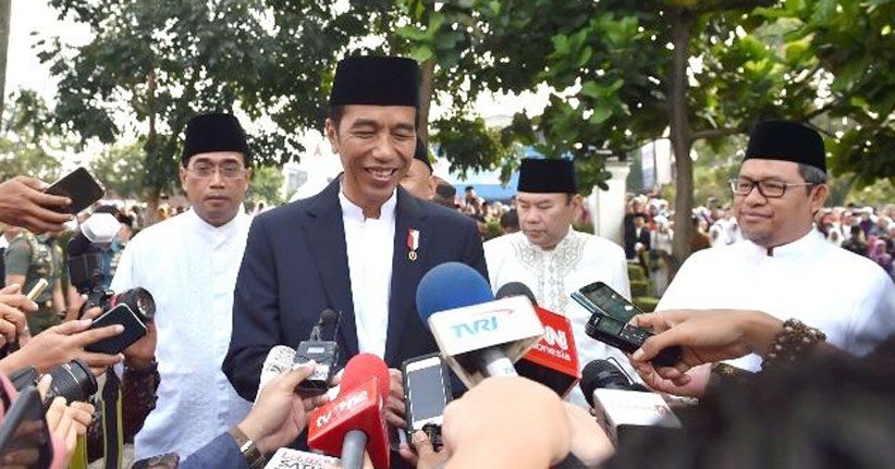 Bagi Sepeda, Jokowi Tertawa Dengar Jawaban Santri Pondok Langitan 