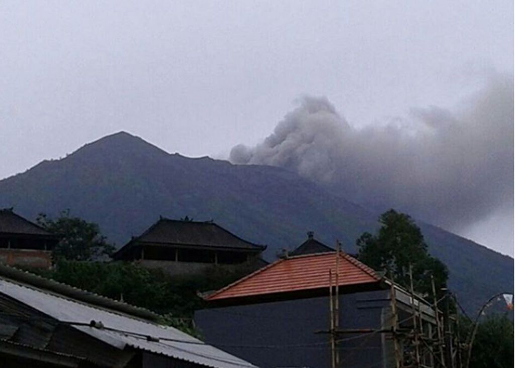 Gunung Agung Sudah Meletus Enam Kali