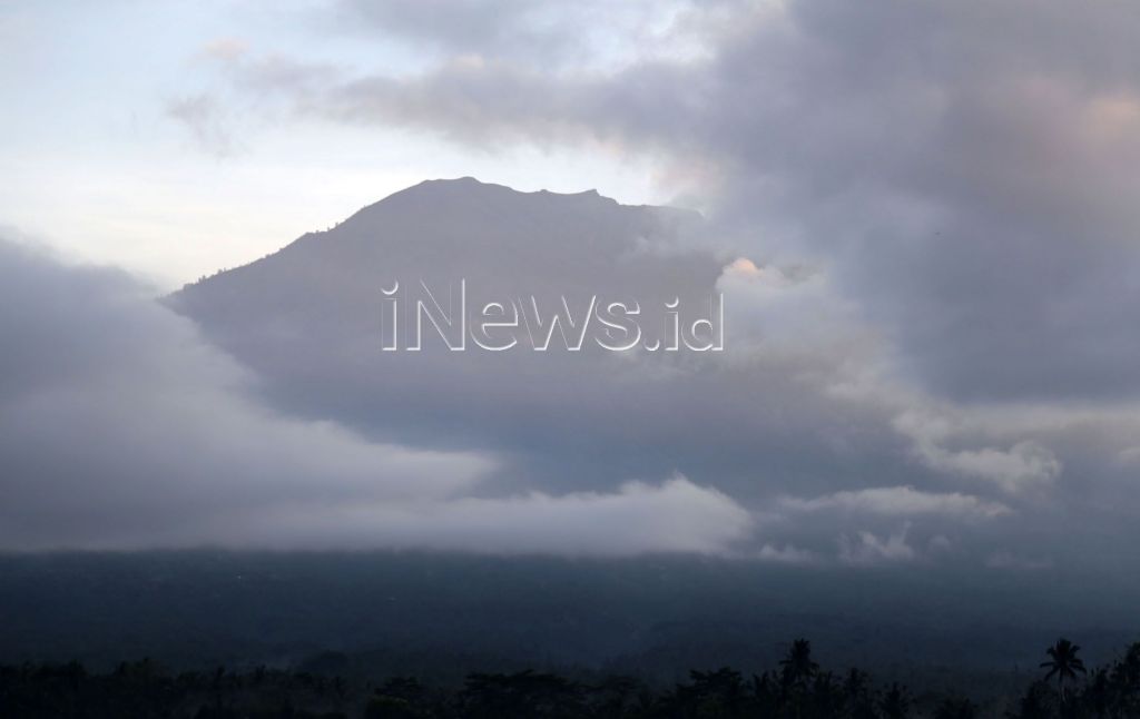 Status Gunung Agung Naik Jadi Awas