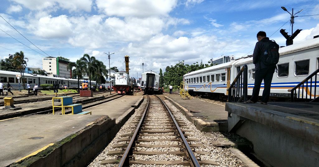 KA Argo Parahyangan Anjlok, 475 Penumpang Terpaksa Jalan Kaki ke Peron