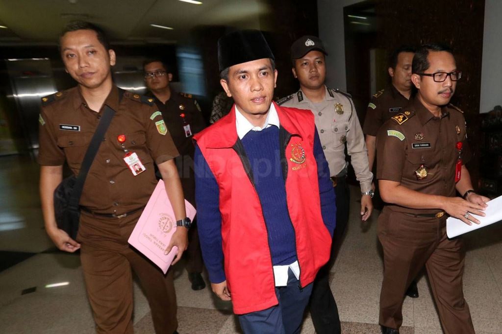 Ditahan Kejati Jatim, Bakal Cawabup Pamekasan Ini Terus Lempar Senyum