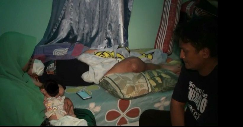 Kasihan Orang Tua Ini, Kedua Putranya Mengidap Penyakit Mematikan 