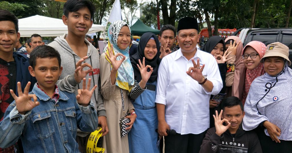Kampanye Hari ke-3, Oded Sapa Pedagang dan Warga di Alun-Alun Regol