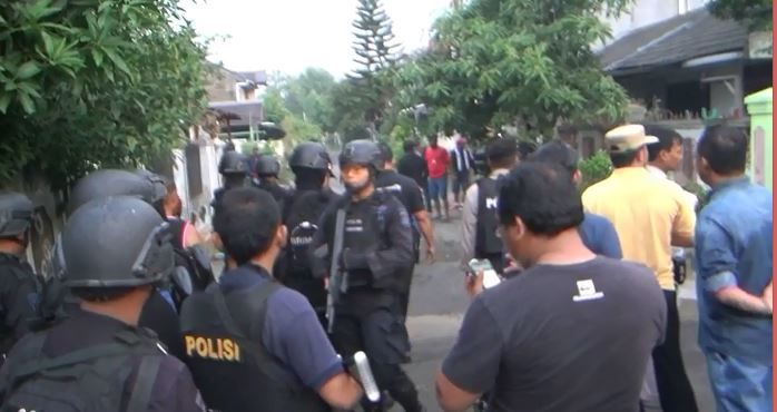 Bentrok di Bekasi, 1 Rumah Dirusak dan 4 Motor Dibakar