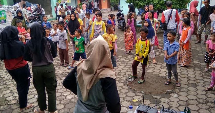 Mahasiswa Unpas Berikan Trauma Healing Bagi Anak-Anak Korban Bencana