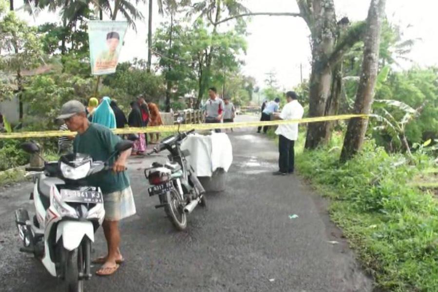 Hindari Bahaya, Jembatan Sungai Prukut Banyumas yang Ambrol Ditutup 