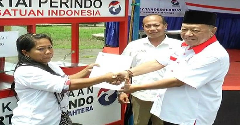 Angkat Ekonomi Warga, Perindo Bagikan 10 Gerobak di Magelang
