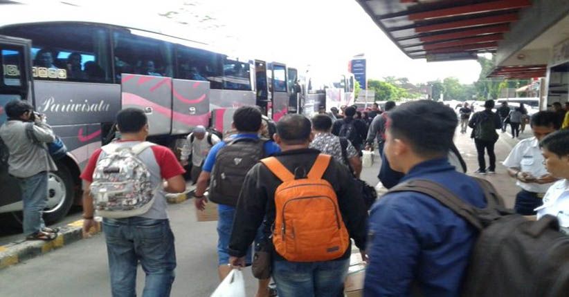 Banjir Brebes dan Cirebon Lumpuhkan Perjalanan KA, PT KAI Minta Maaf