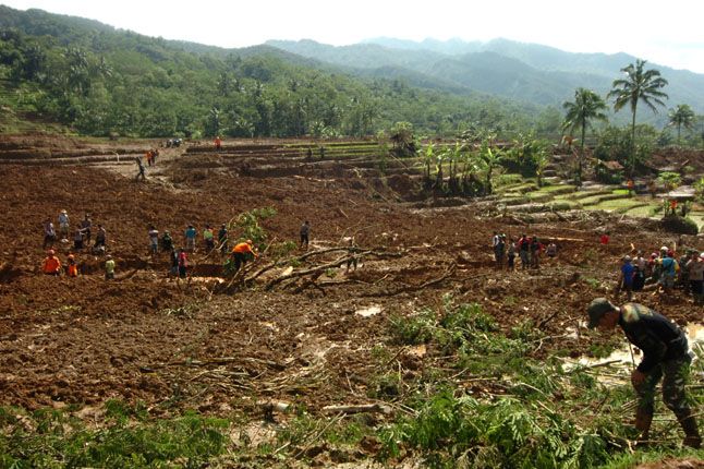 Korban Tewas Longsor Brebes Bertambah Jadi 7 Orang