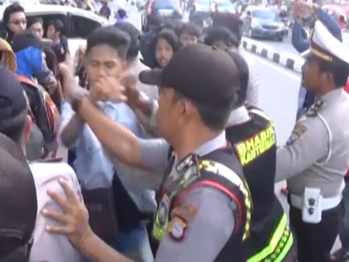 Aksi Bela Palestina di Makassar Berujung Ricuh
