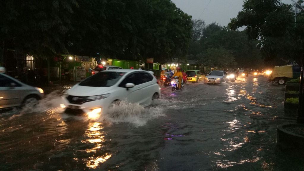 Siklon Dahlia Menjauh, Cuaca Ekstrem Masih Mengintai