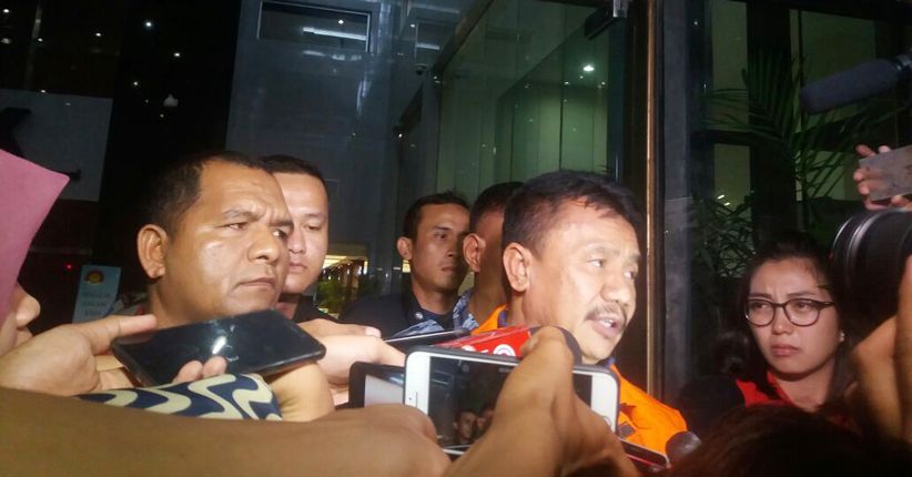 Jadi Tersangka Suap, Bupati Jombang Mundur 