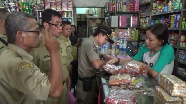 Jelang Natal dan Tahun Baru, Puluhan Makanan Kedaluwarsa Disita