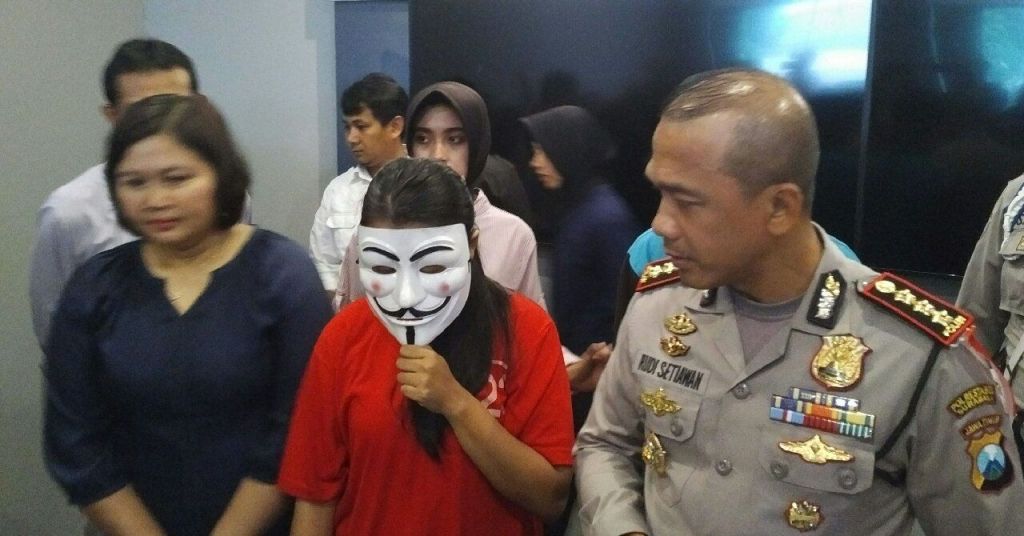 Tawarkan Threesome, Suami Istri di Surabaya Ini Diamankan Polisi