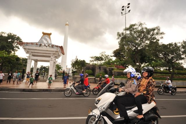 Risma Imbau Warga Surabaya Waspadai Kriminalitas dan Cuaca Ekstrem
