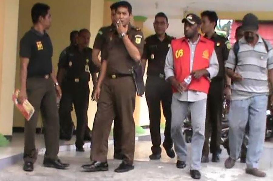 Diduga Korupsi Ratusan Juta, Kejari Fakfak Tahan Kepala Kampung 