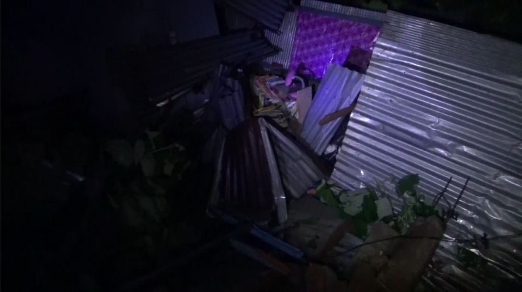 Tembok Pabrik Roboh Menimpa Rumah Warga, 1 Orang Tewas