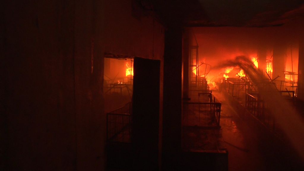Ratusan Toko di Pasar Grosir Aur Kuning Bukittinggi Ludes Terbakar