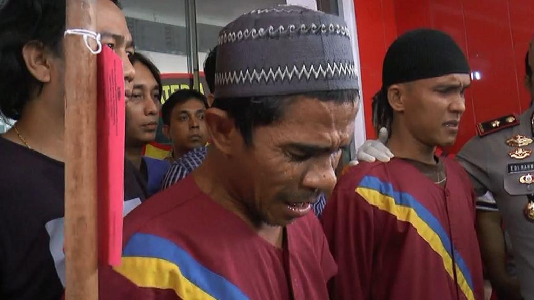 Abang Adik Pelaku Pembunuhan Menangis Menyesal saat Gelar Perkara