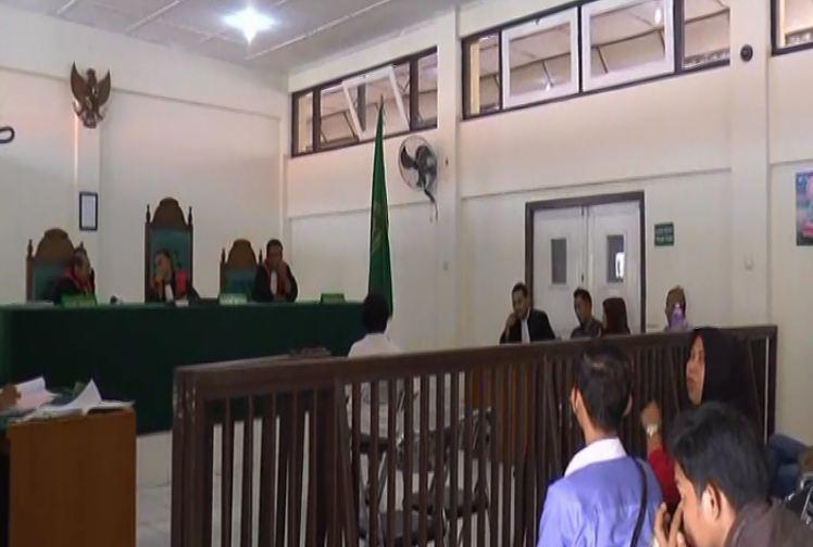 Aniaya Ibu dan Anak, Oknum Satpol PP Palembang Disidang Bersama Istri