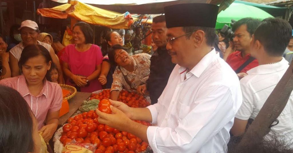 Terima Keluhan Pedagang, Djarot Janji Revitalisasi Pasar Tradisional