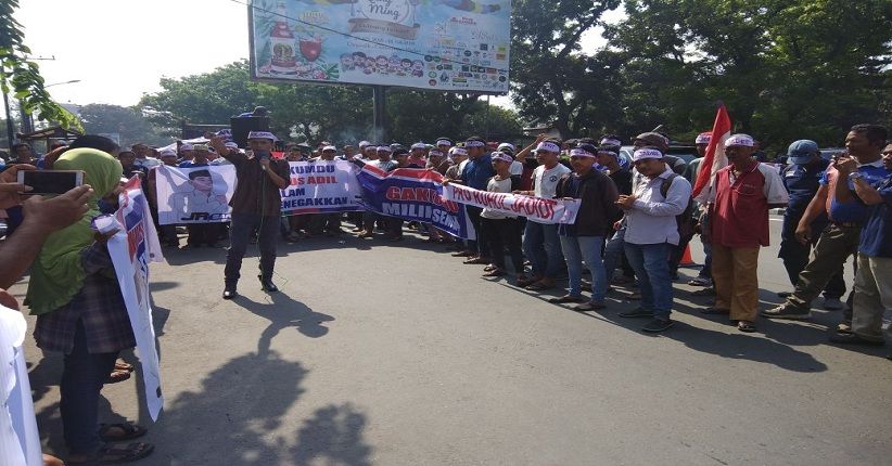 JR Saragih Diperiksa, Pendukung Demo di Depan Kantor Bawaslu Sumut