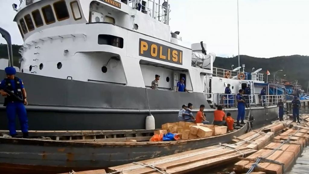 Ditpolair Amankan Ratusan Kayu Illegal Logging di Sibolga