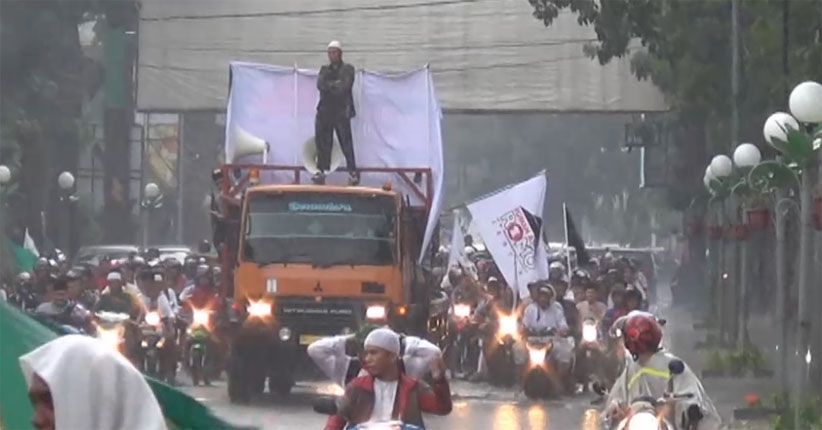 Ribuan Umat Islam Geruduk Mapolda Sumut Desak Polisi Tangkap Sukmawati