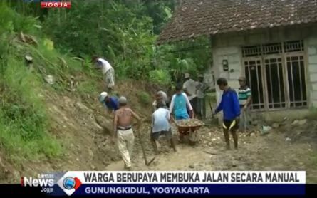 Tanah Longsor Isolasi Kampung, 22 Warga Semilir Mengungsi