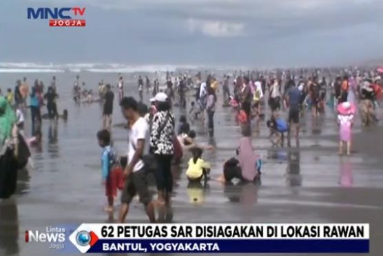 Pantai Parangtritis Dijubeli Pengunjung, 62 Petugas SAR Disiagakan