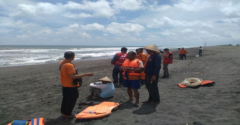 2 Siswa SMP yang Tenggelam di Pantai Mendhit Belum Ditemukan