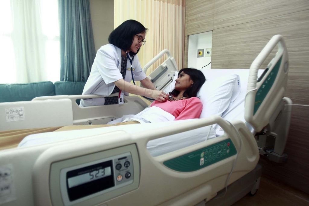 Jokowi Teken Perpres, Dokter Spesialis Akan Dikirim ke Daerah Terpencil