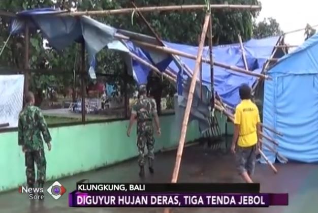 Tiga Dapur Tenda Pengungsi Gunung Agung AmbrukÂ 