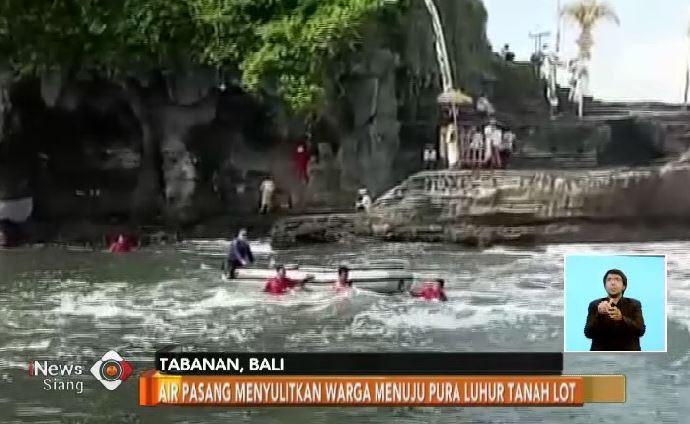 Air Laut di Tanah Lot Pasang, Warga Sulit Beribadah