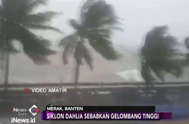 Siklon Dahlia Terjang Pelabuhan Merak